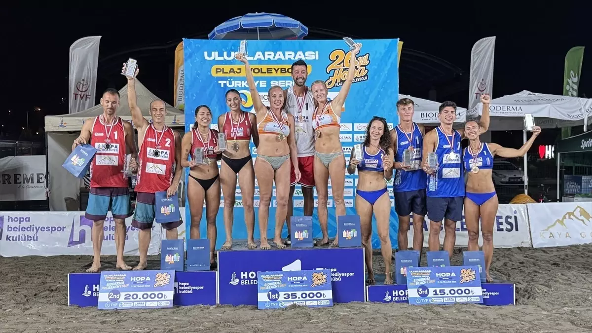Hopa'da Pro Beach Voleybol Turnuvası Tamamlandı