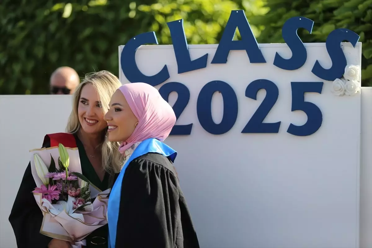 Uluslararası Saraybosna Üniversitesi 17. dönem mezunlarını verdi
