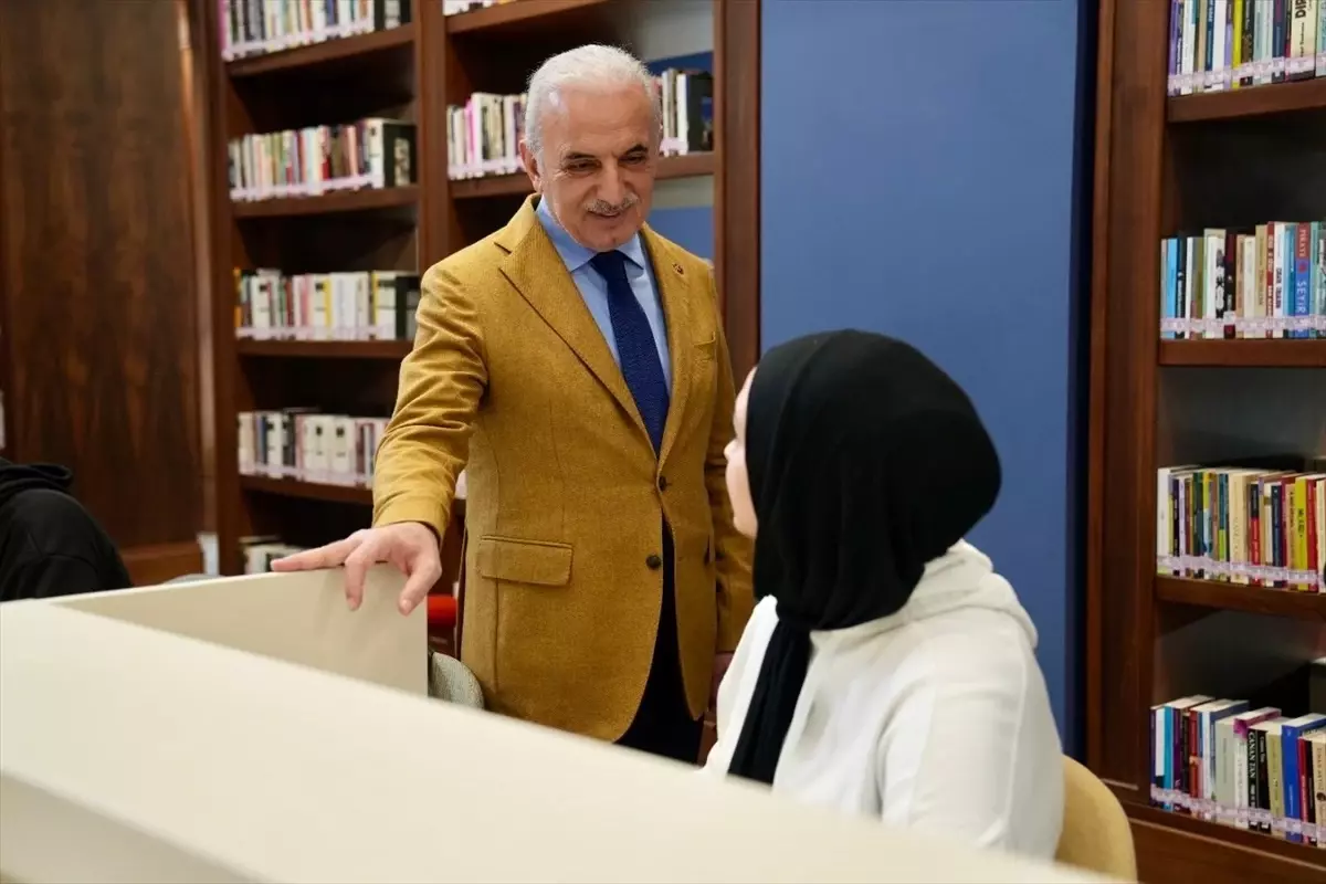 Ümraniye Belediyesi'nden Gençlere Burs Desteği