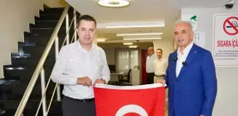 Ümraniye'de 40 Bin Türk Bayrağı Dağıtıldı