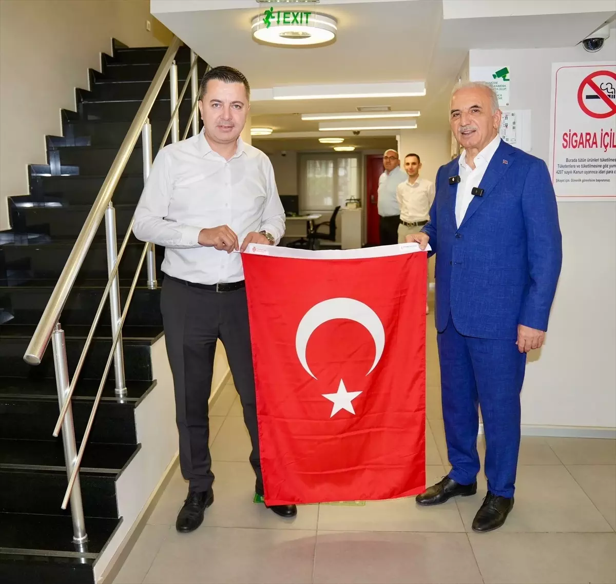 Ümraniye'de 40 Bin Türk Bayrağı Dağıtıldı