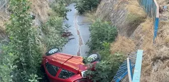 Ümraniye'de Araç Dereye Düştü: Sürücü Yaralandı