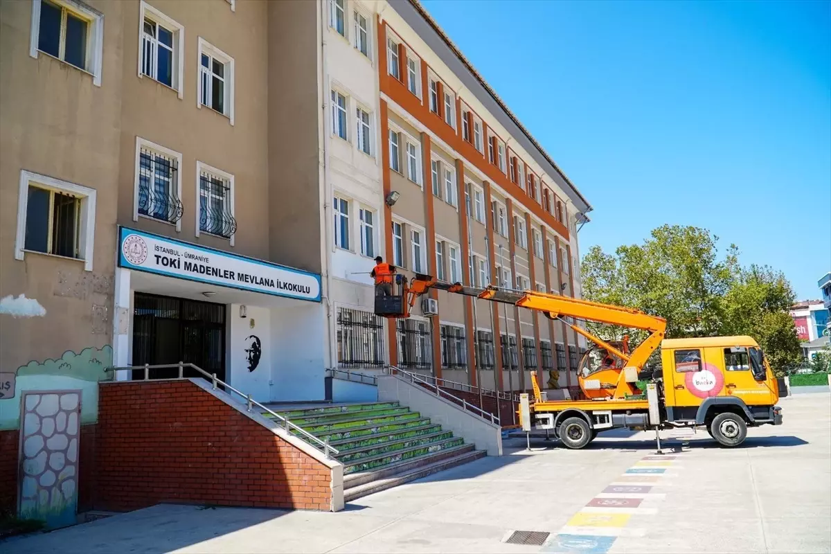 Ümraniye Belediyesi'nden Okullara Yenileme Çalışmaları