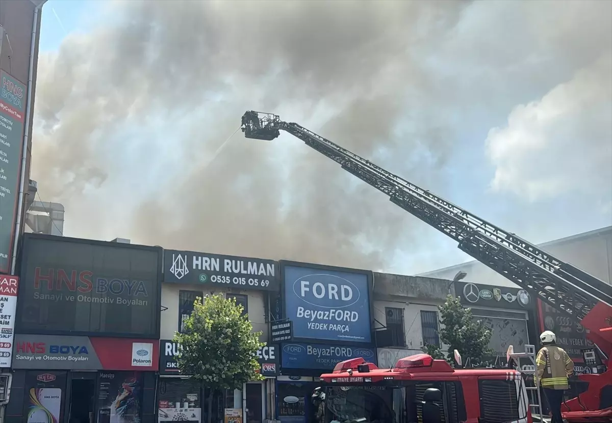 İstanbul Ümraniye'de Oto Sanayi Sitesinde Yangın