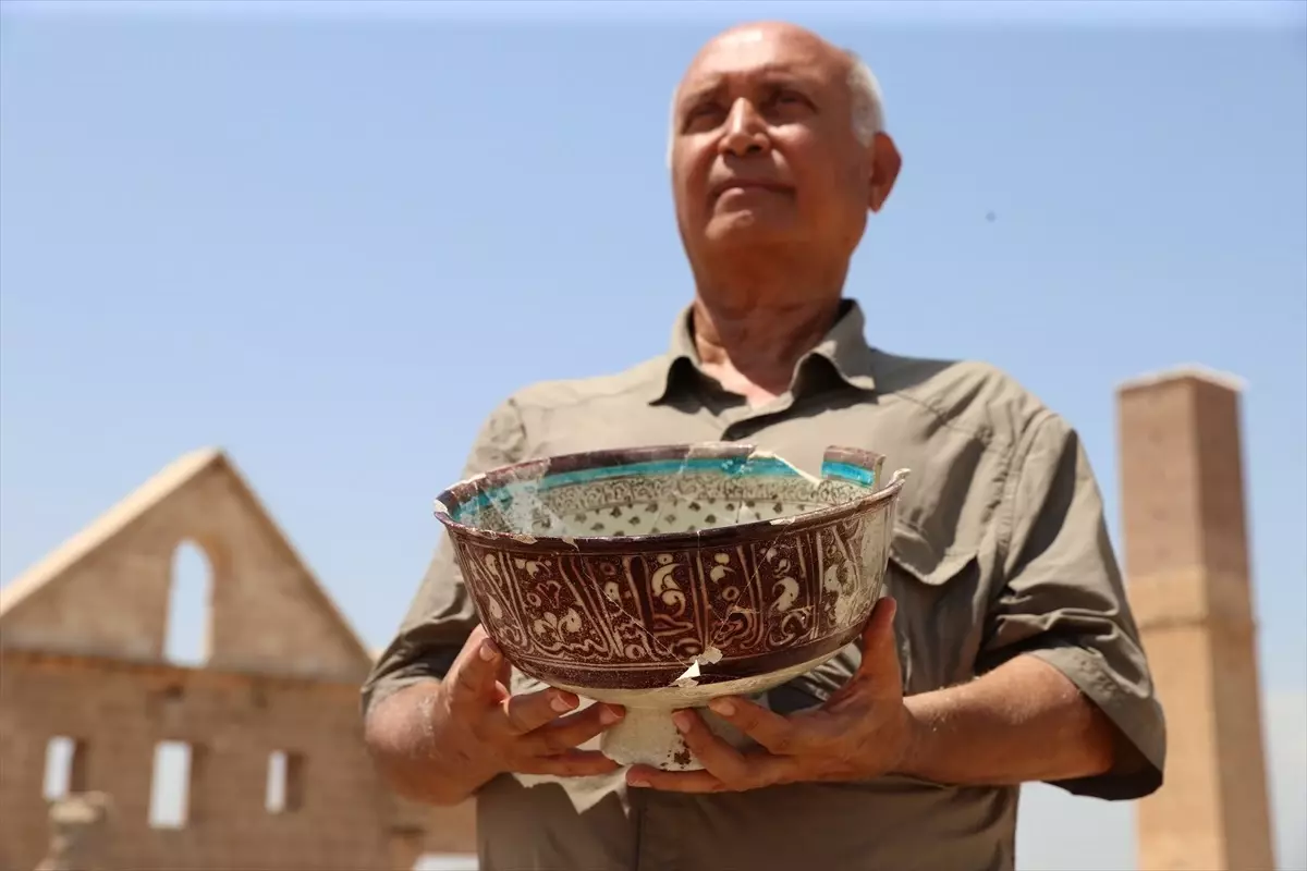 Harran'da 9 Asırlık Seramik Tören Kabı Bulundu