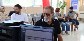 73 Yaşındaki Emekli Memur, Üniversite Hayalini Gerçekleştirdi