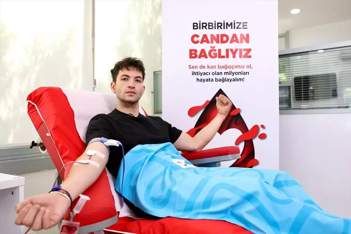 Ünlülerden Türk Kızılay'a Destek: 'Birbirimize Candan Bağlıyız' Kampanyası