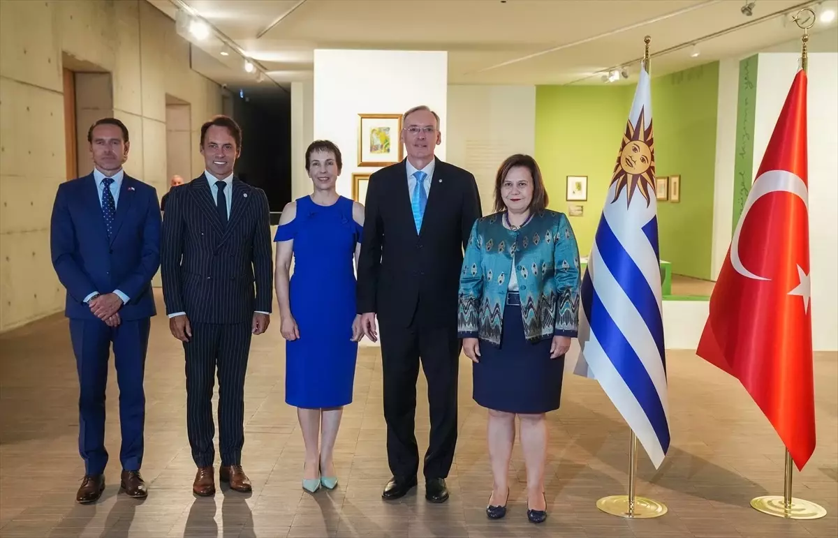 Uruguay'ın Bağımsızlık Bildirgesi'nin 200. Yıl Dönümü Kutlandı