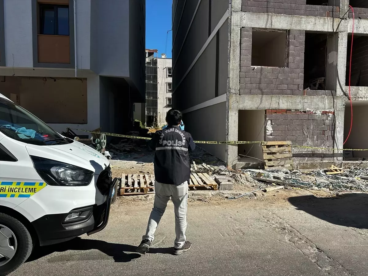 Uşak'ta İnşaatta Düşen Kişi Hayatını Kaybetti