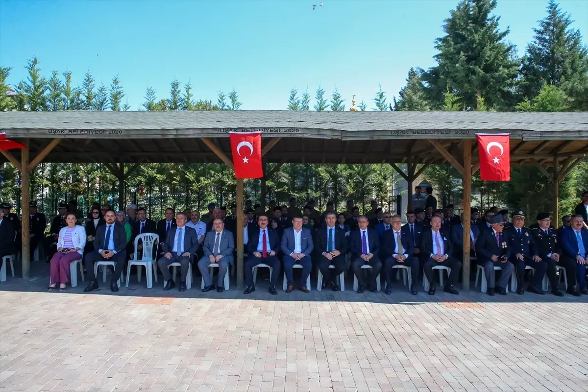 Uşak'ta arife günü şehitlik ziyaret edildi