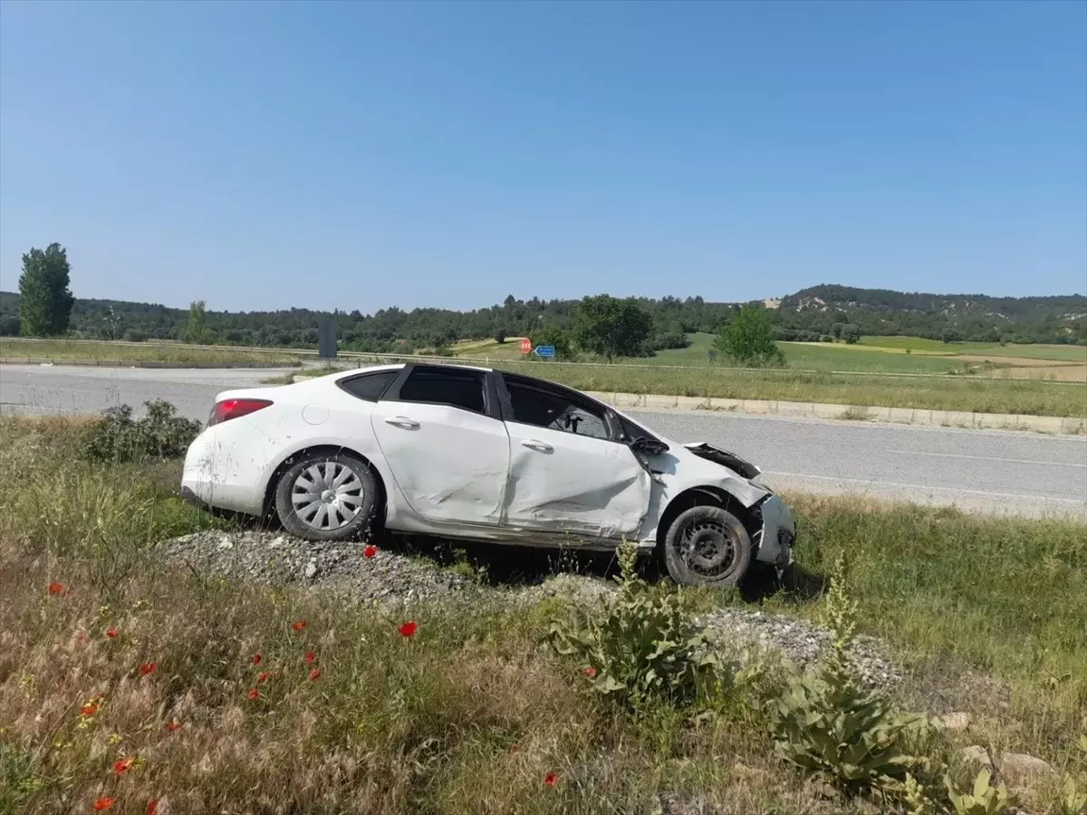 Uşak'ta Otomobil Devrildi: 4 Yaralı