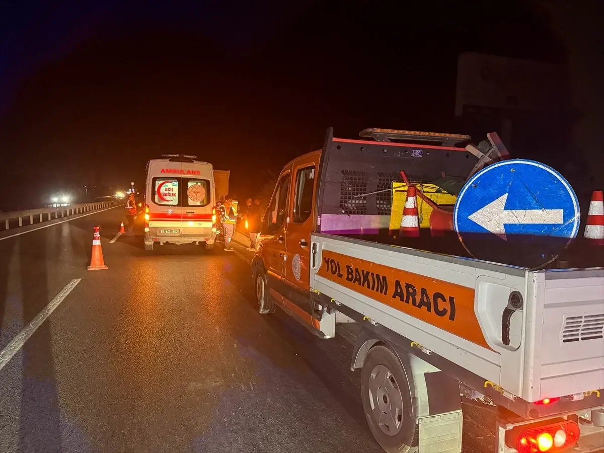 Lastiği Patlayan Kamyona Çarpan Motosiklet Sürücüsü Hayatını Kaybetti