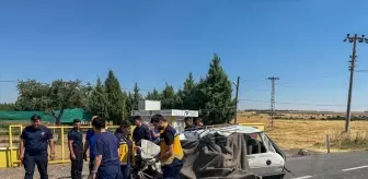 Uşak'ta Otomobil-Kamyon Çarpışması: Baba ve Kızı Hayatını Kaybetti