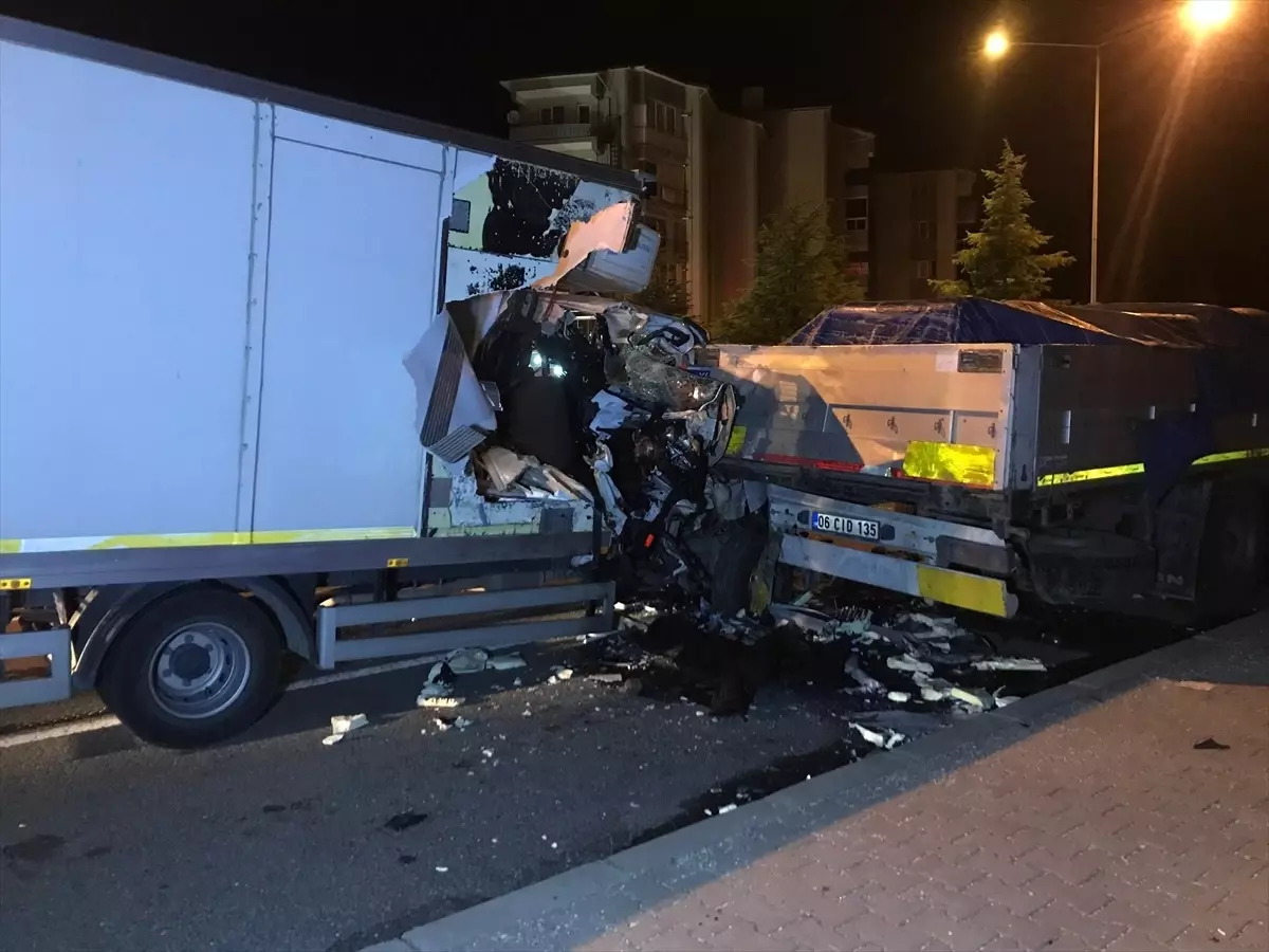 Uşak'ta Tır Kazası: 1 Ölü, 1 Yaralı