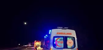 Uşak'ta Şarampole Devrilen Araçta 1 Ölü, 2 Yaralı