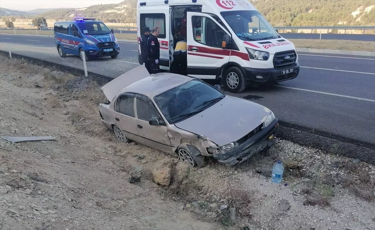 Uşak'ta Otomobil Şarampole Düştü: 4 Yaralı