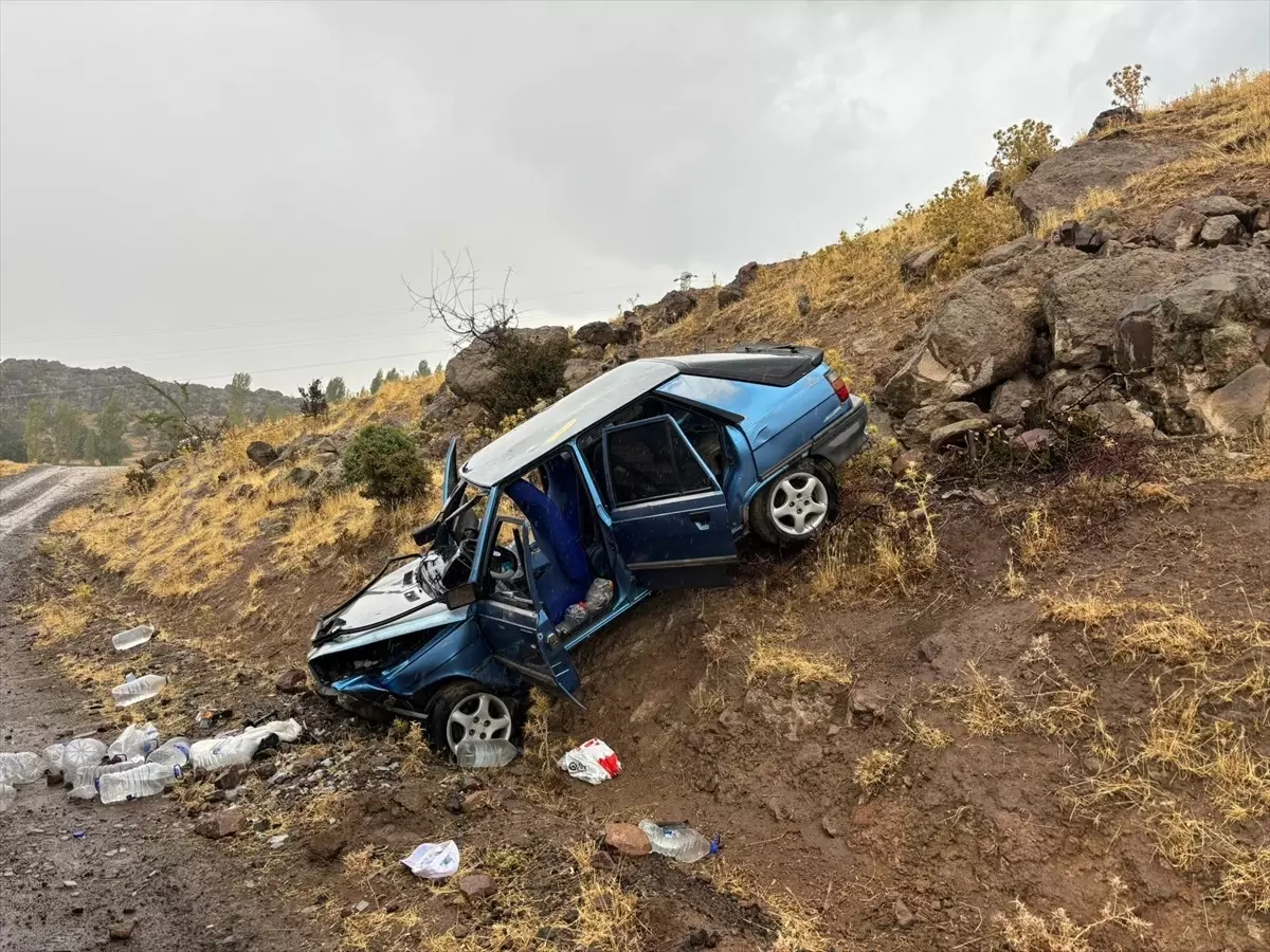 Uşak'ta İki Trafik Kazası: 5 Yaralı