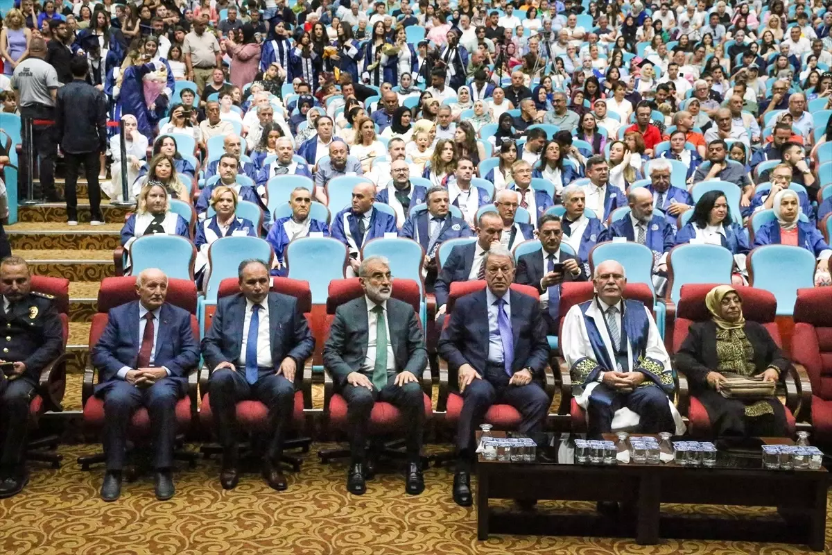 Uşak Üniversitesince, TBMM Milli Savunma Komisyonu Başkanı Akar'a fahri doktora ünvanı