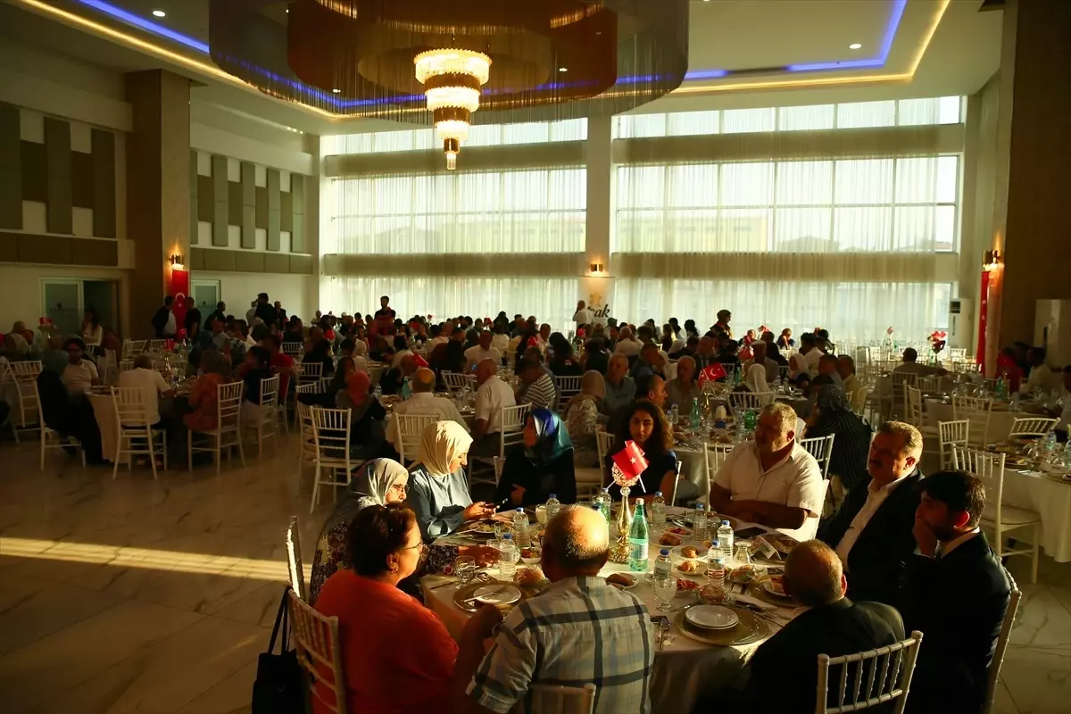 Uşak Valiliğinden şehit yakınları ve gaziler onuruna yemek