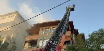 Üsküdar'da Çatı Katında Yangın: İtfaiye Ekipleri Müdahalede Bulundu