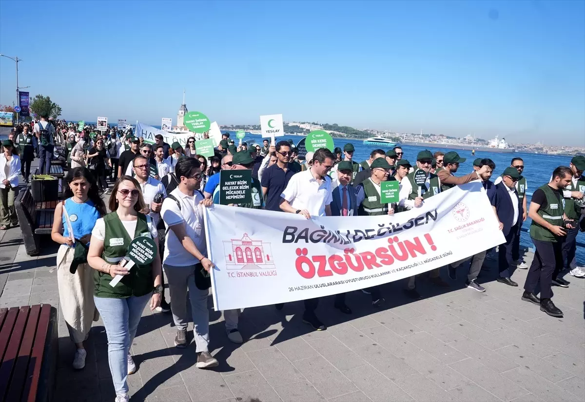 Üsküdar'da 'Dünya Uyuşturucu Kullanımı ve Kaçakçılığı ile Mücadele Günü' kapsamında yürüyüş yapıldı