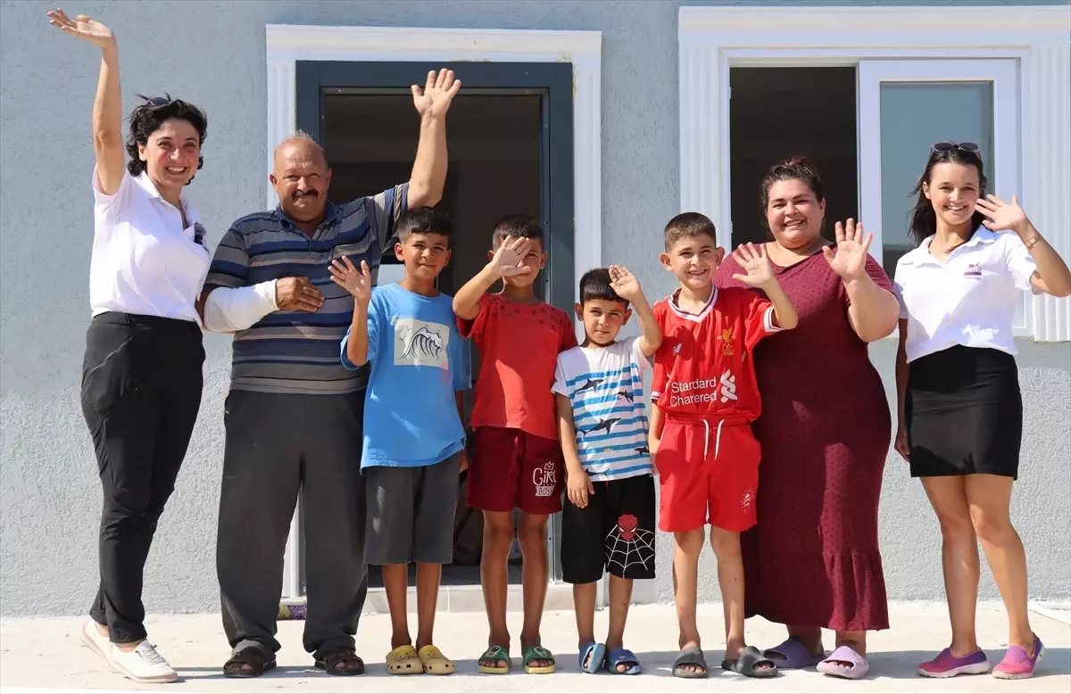 Depremzedelere Yeni Bir Yuva: Nuriye Geller ve Çocukları için Ev İnşa Edildi