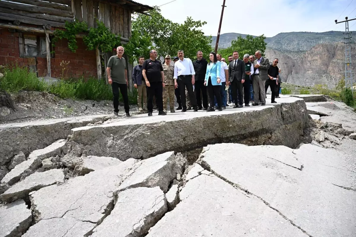 Erzurum'da Heyelan: 3 Ev Ağır Hasar Gördü