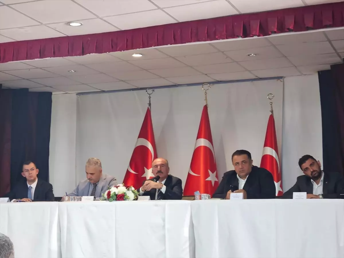 Vali Çalgan Bayat&apos;ta muhtarlarla buluştu