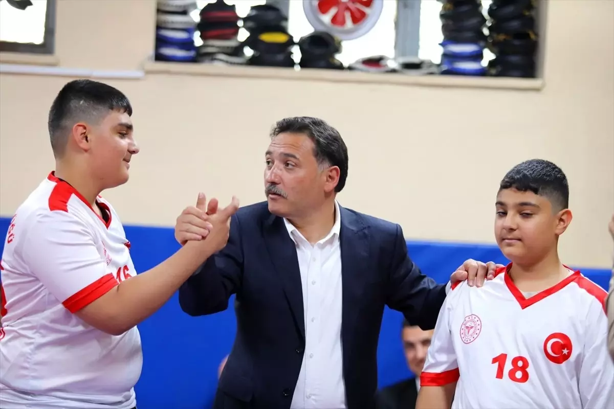 Vali Çiçek'ten Genç Sporculara Ziyaret ve Destek Mesajı