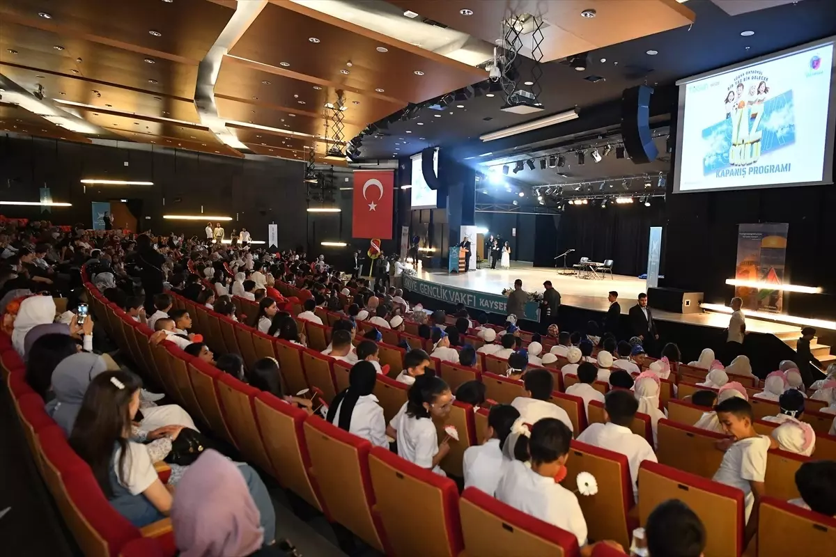 TÜGVA Kayseri Ortaokul Yaz Okulu Kapanış Programı Gerçekleşti