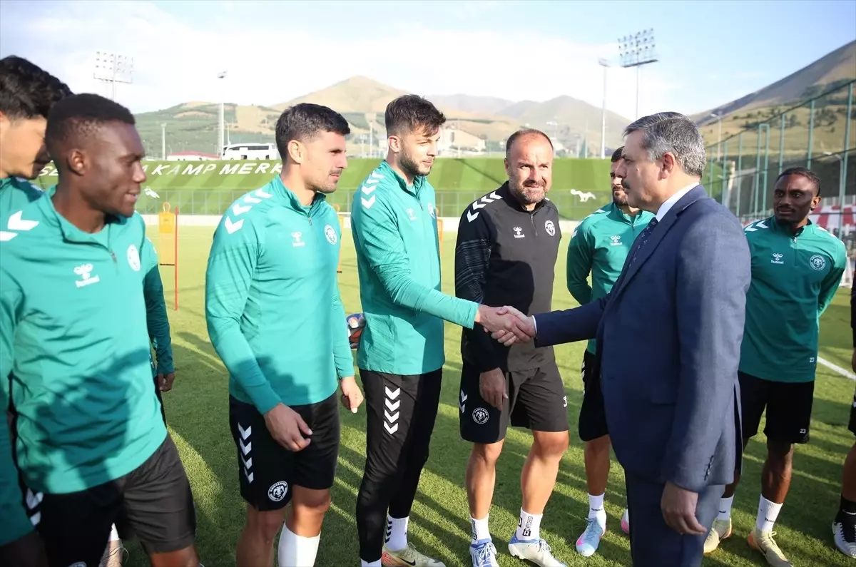 Vali Çiftçi, Konyaspor'u Yüksek İrtifa Kamp Merkezi'nde Ziyaret Etti