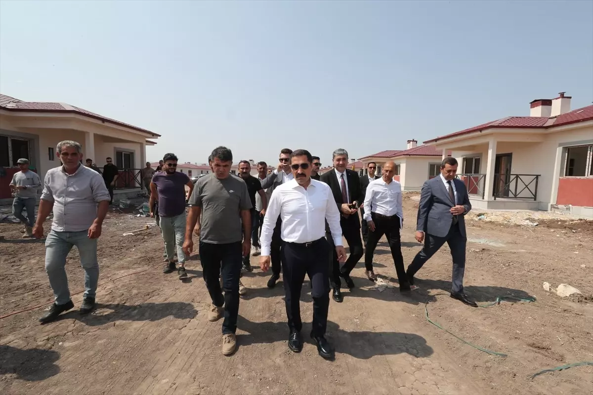 Vali Masatlı, Reyhanlı'daki Köy Evlerini İnceledi