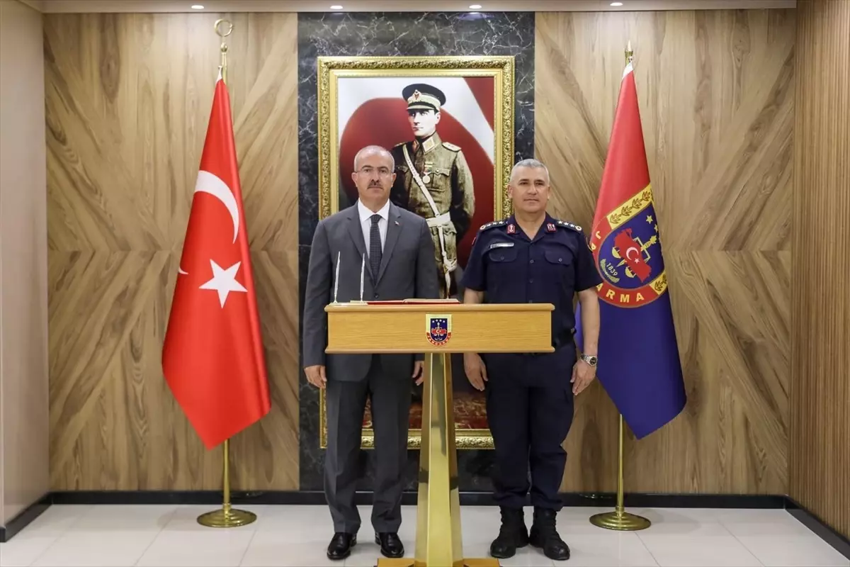 Çanakkale Valisi Ömer Toraman, Jandarma Komutanlığını Ziyaret Etti