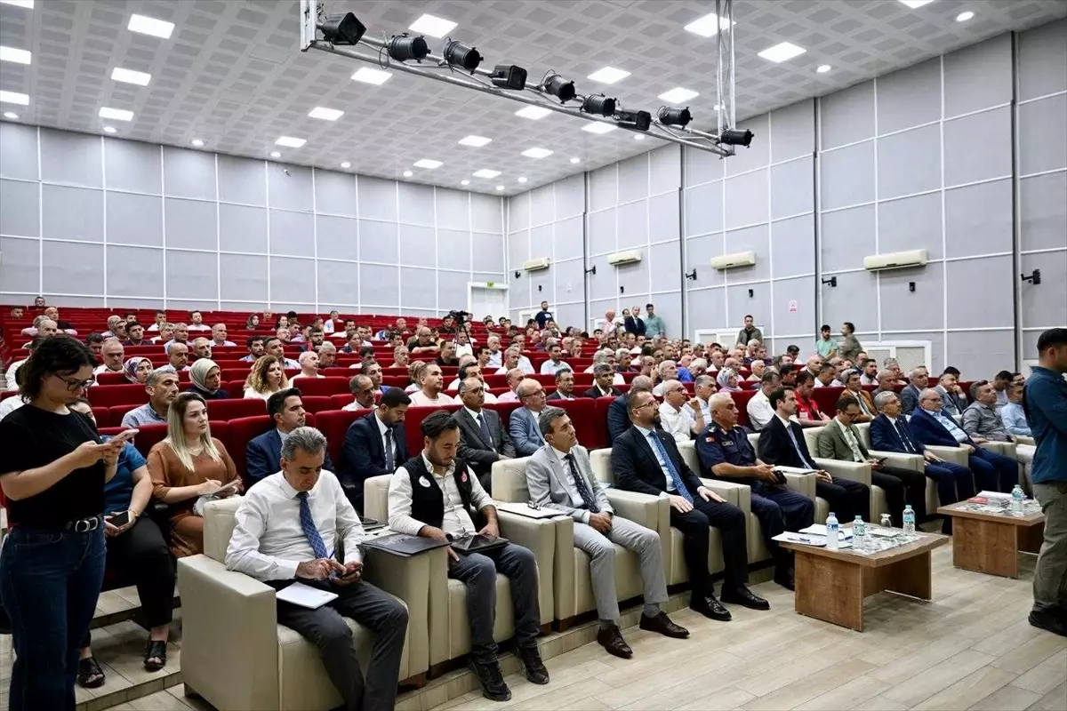 Vali Yavuz, muhtarlarla bir araya geldi