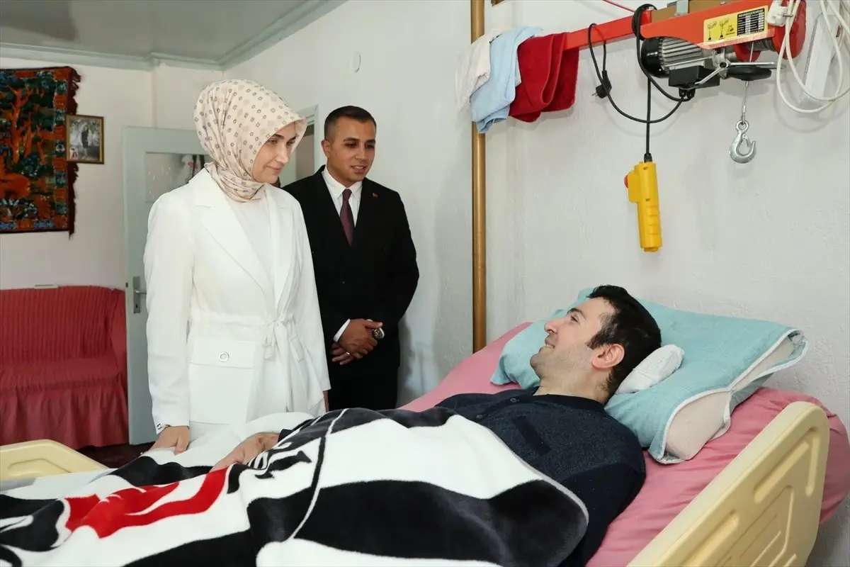 Vali Yiğitbaşı, Trafik Kazası Sonrası Yatağa Bağımlı Zafer Altınışık'ı Ziyaret Etti