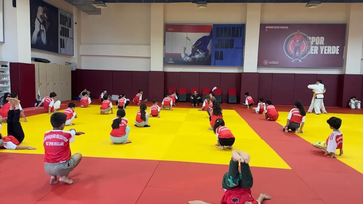 Van'da Yaz Spor Okulları Kapsamında Judo Kursu Devam Ediyor