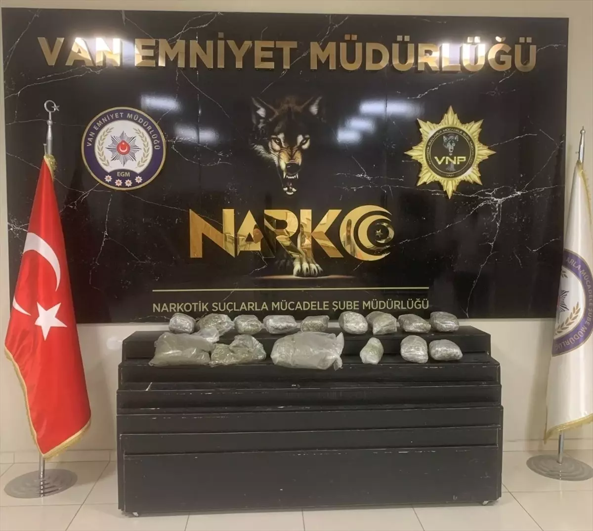 Van'da Uyuşturucu Operasyonu: 10 Kilo Skunk Ele Geçirildi