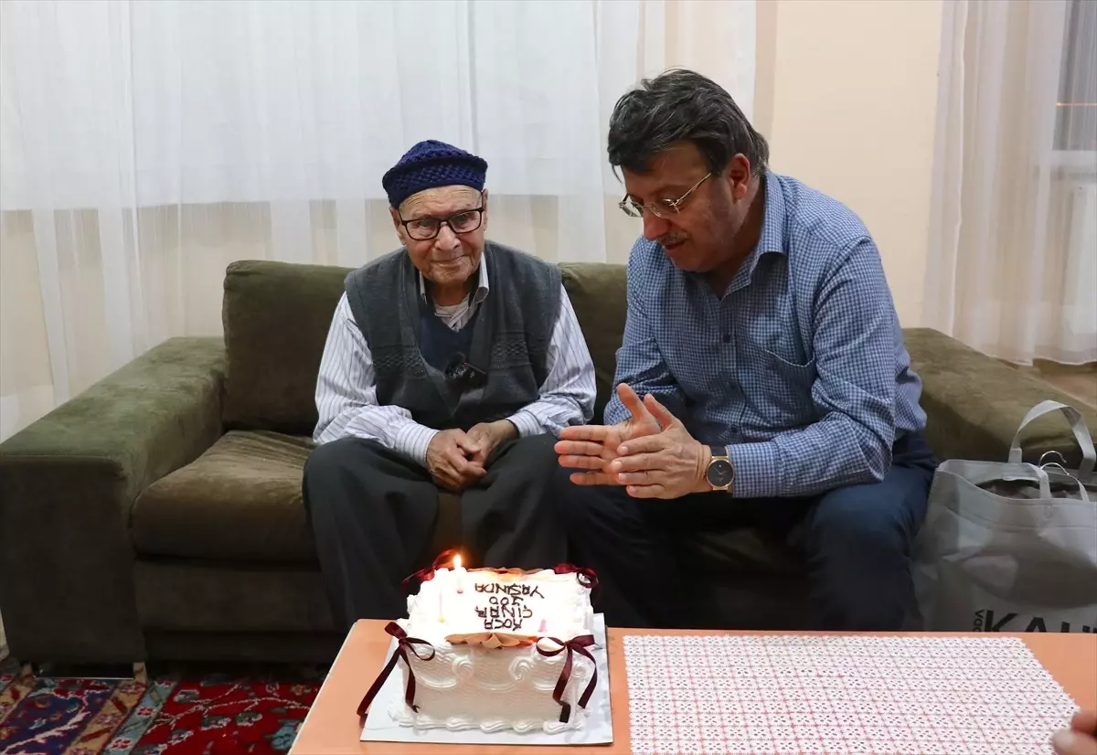 100 Yaşındaki Nebi Önay'a Sürpriz Doğum Günü Kutlaması