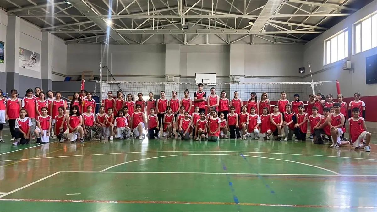 Van'da 120 Çocuğa Voleybol Eğitimi Verildi