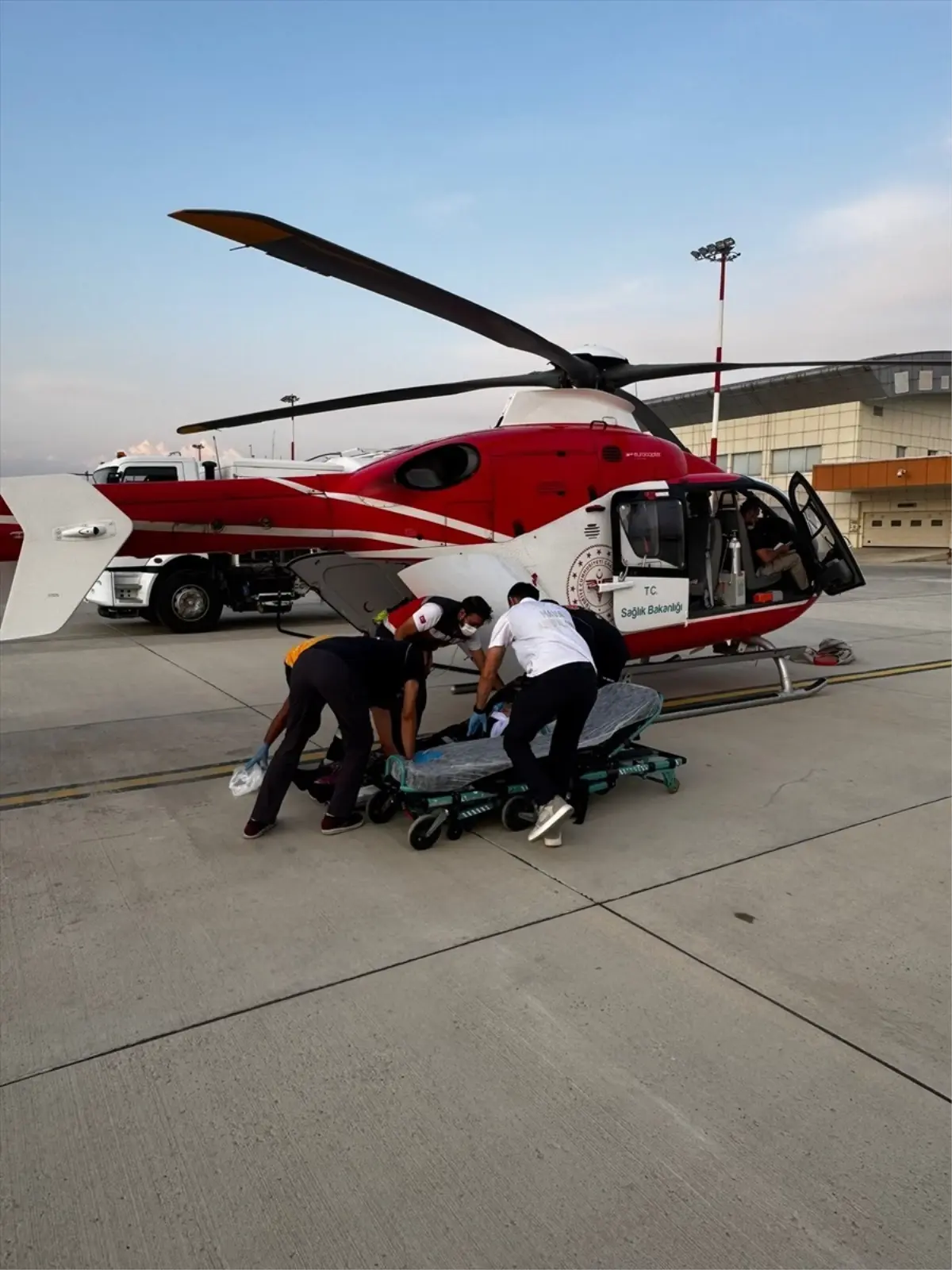 Ambulans Helikopterle Acil Sevk: 79 Yaşındaki Hasta Tedavi Altına Alındı