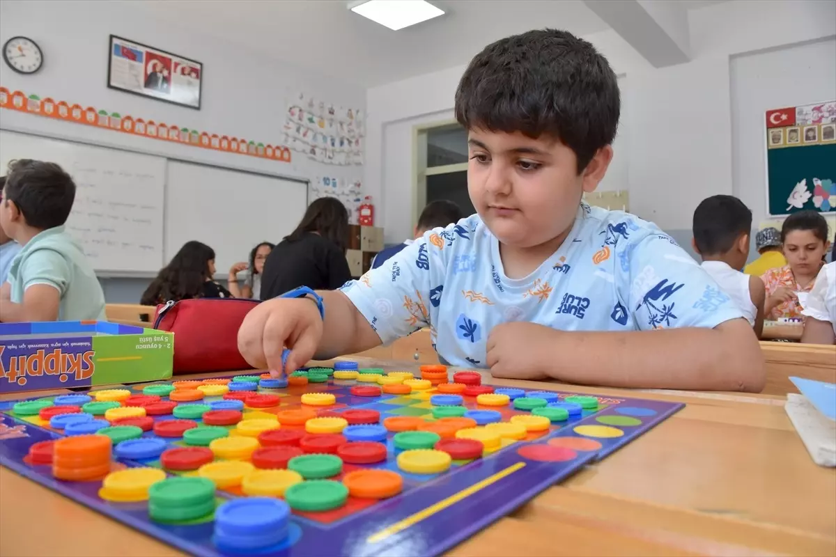 Van'da Öğrenciler Geleneksel Oyunlarla Yaz Tatilini Değerlendiriyor