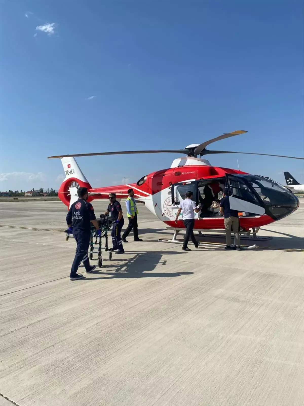 Diyabet Hastası Genç, Ambulans Helikopterle Van'a Ulaştırıldı
