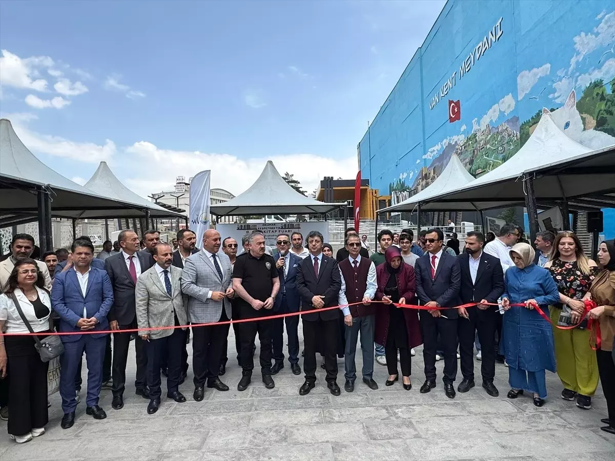 2. Van Kitap Fuarı Kapılarını Açtı