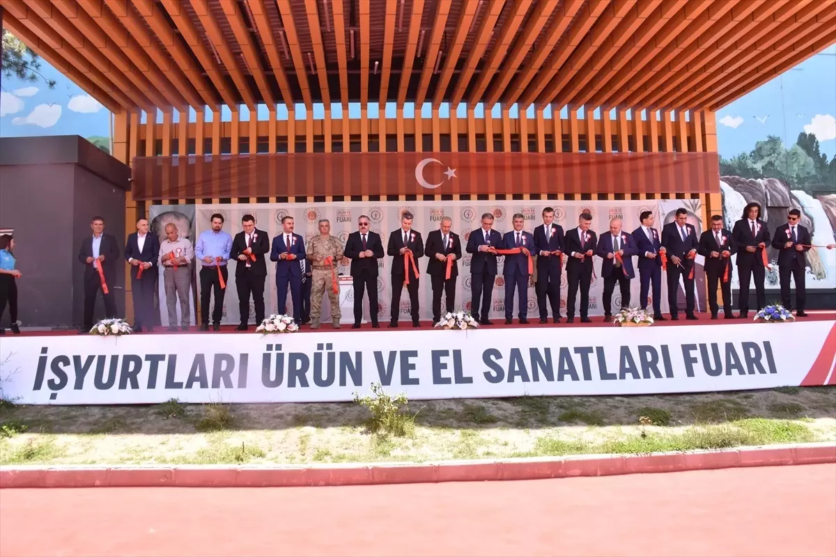 Van'da İşyurtları Ürün ve El Sanatları Fuarı Açıldı