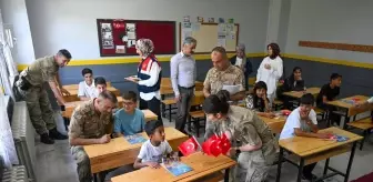 Van'da jandarma timleri 64 bin 124 öğrencinin gönlüne dokundu