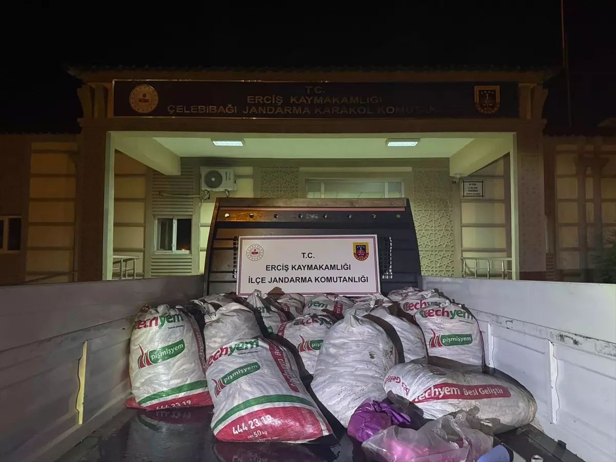 Van'da Kaçak Avlanmaya Geçit Yok: 2 Ton İinci Kefali Ele Ge geçirildi