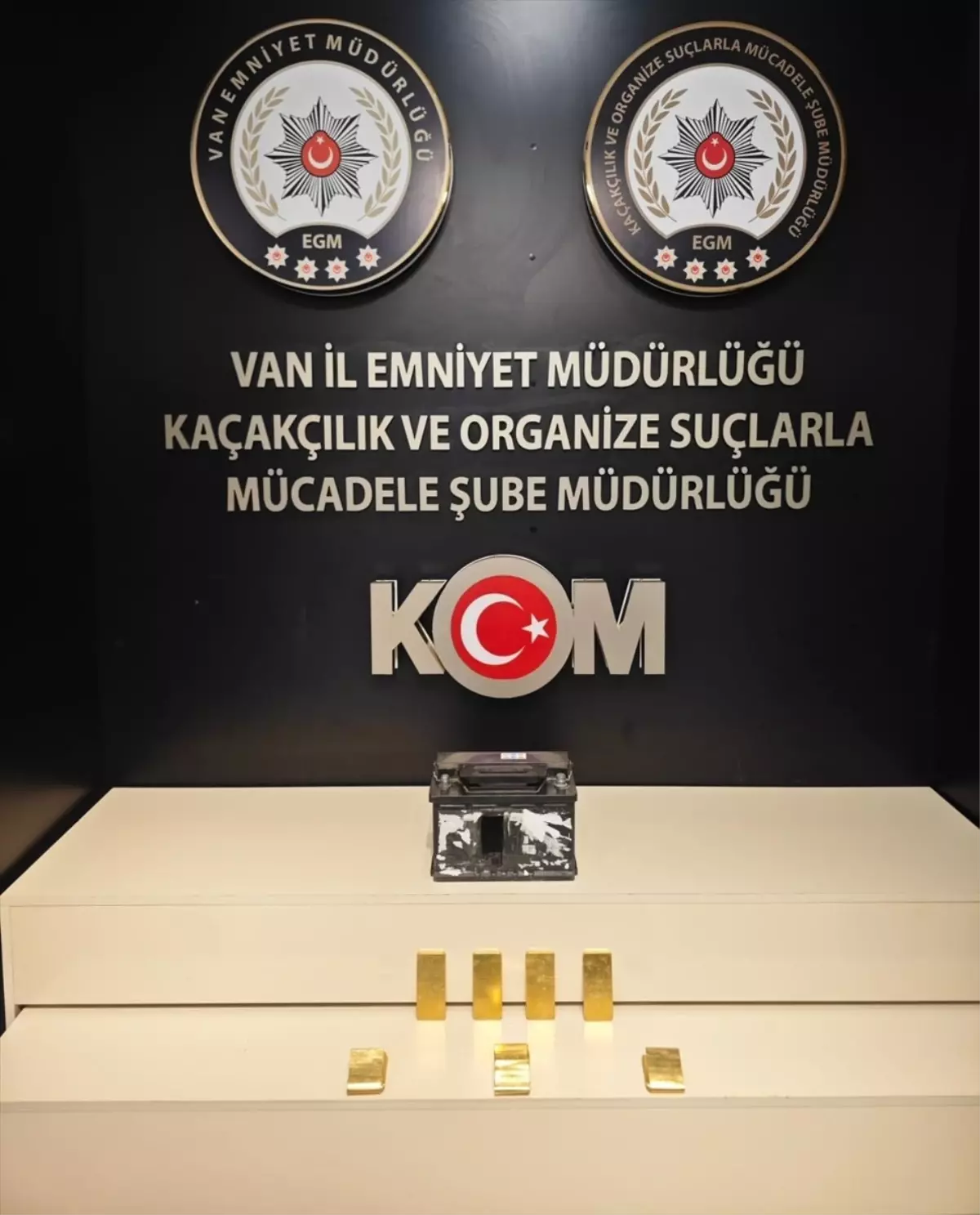Van'da Kaçakçılık Operasyonlarında 7 Kilogram Altın ve Kaçak Sigaralar Ele Geçirildi