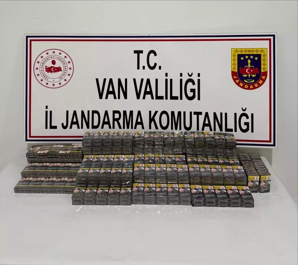 Van'da Gümrük Kaçağı 1778 Paket Sigara Ele Geçirildi