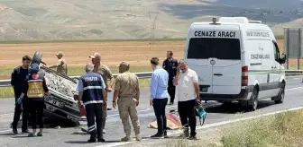Van'da Mezuniyet Törenine Giden Araç Takla Attı: 1 Ölü, 4 Yaralı