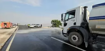 Muradiye'de Minibüs ve Otomobil Çarpıştı: 14 Yaralı